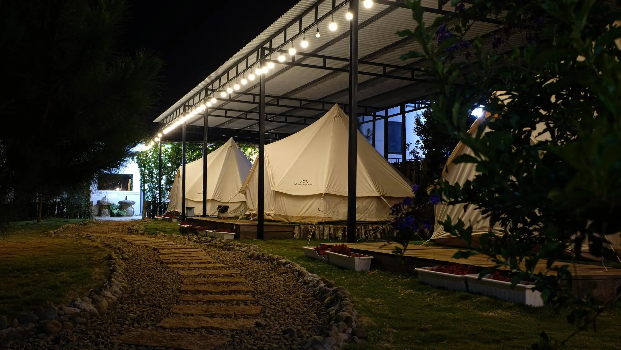 Lều đơn tiện nghi