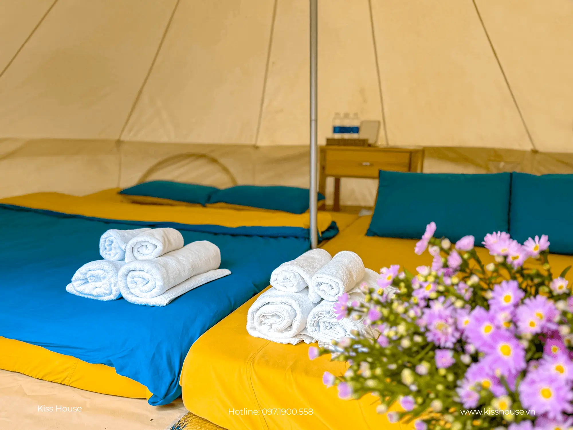Góc lều gia đình view hồ